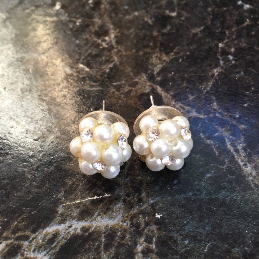 Flower earring - Picture 2 of 2